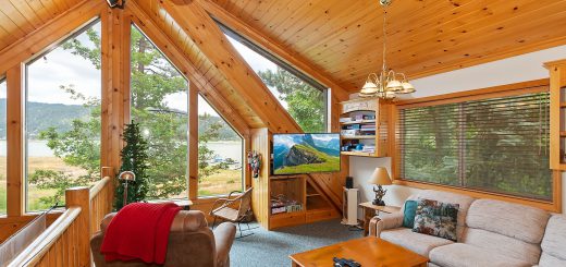 Cozy living room at Lakeside Living cabin with lake views in Big Bear Lake