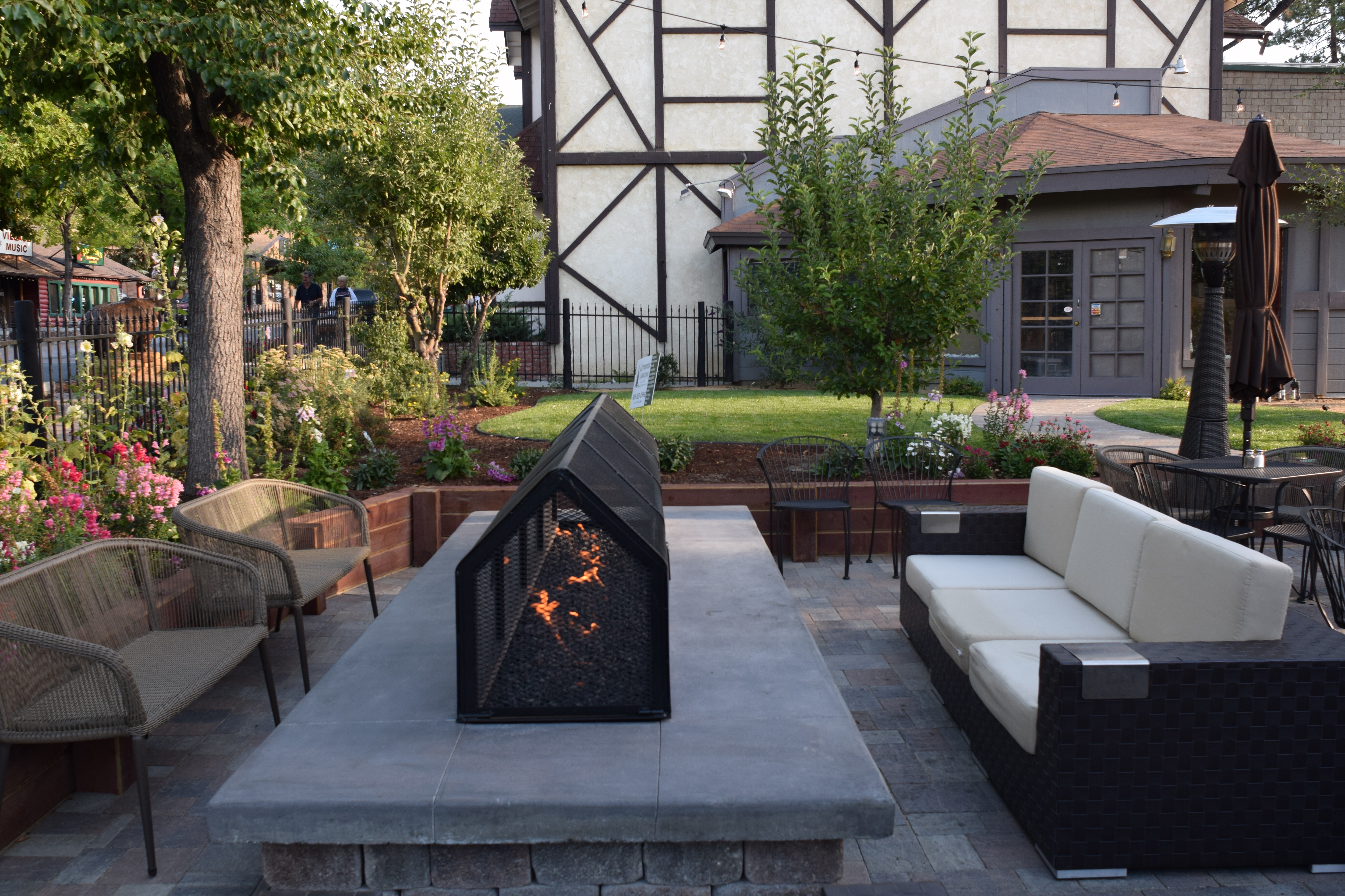 572 Social Kitchen and Lounge in Big Bear