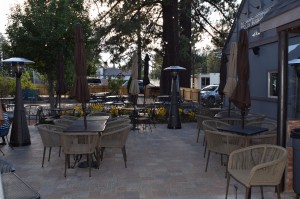 Patio dining at 572 Social Kitchen in Big Bear Village