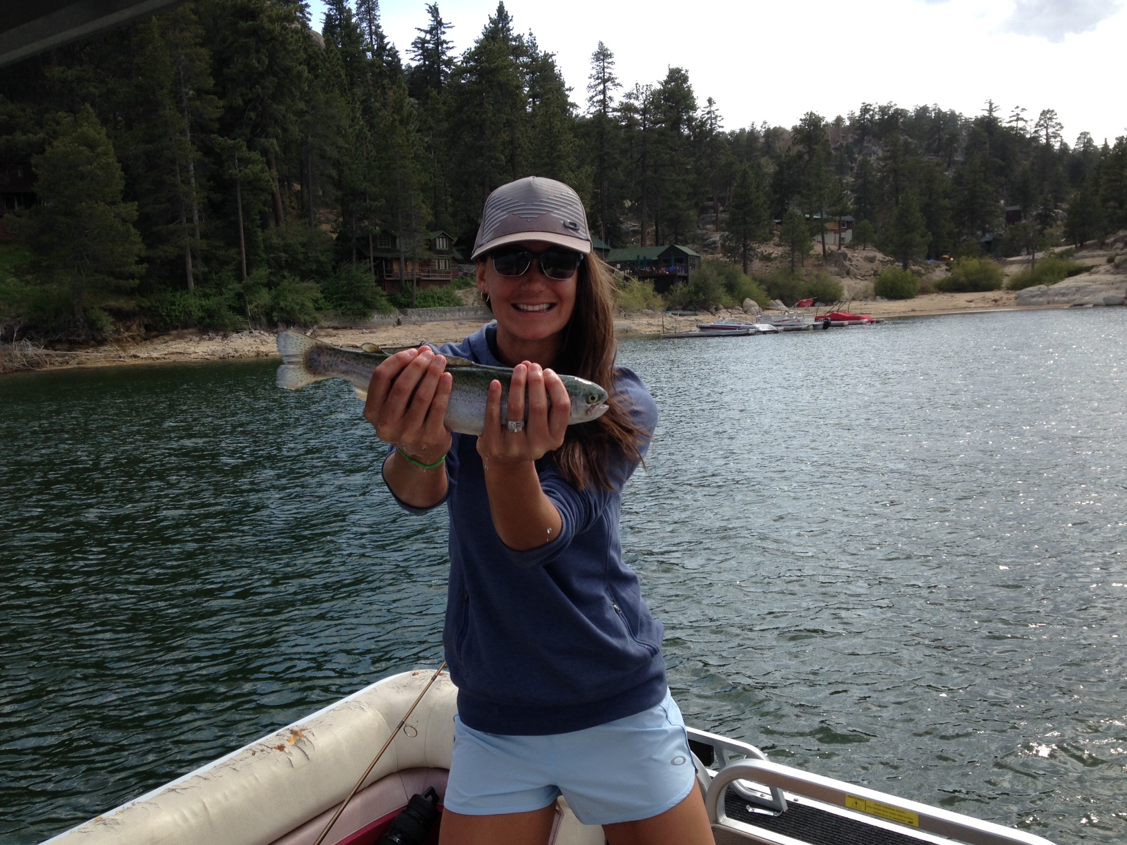 Медвежьи озера рыбалка. Девушки Медвежьи озера. Big Bear Lake Fish. Медвежьи озера бесплатная рыбалка.