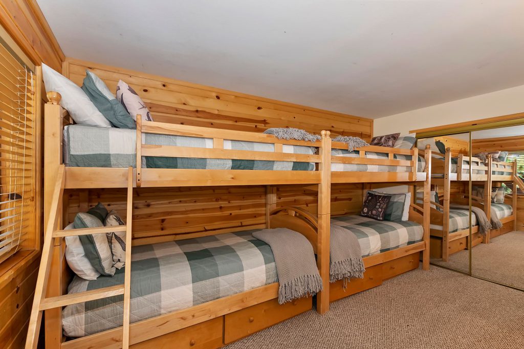 Bear Butte lodge kids bunk beds in bedroom with checkered sheets