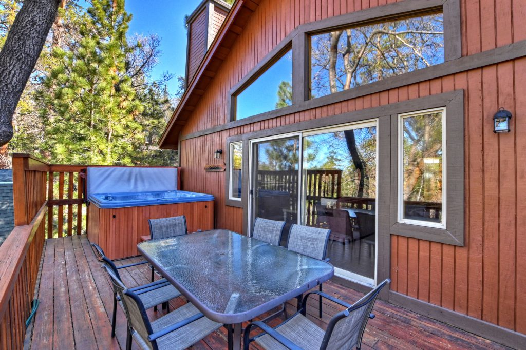 Bear Butte Lodge hot tub