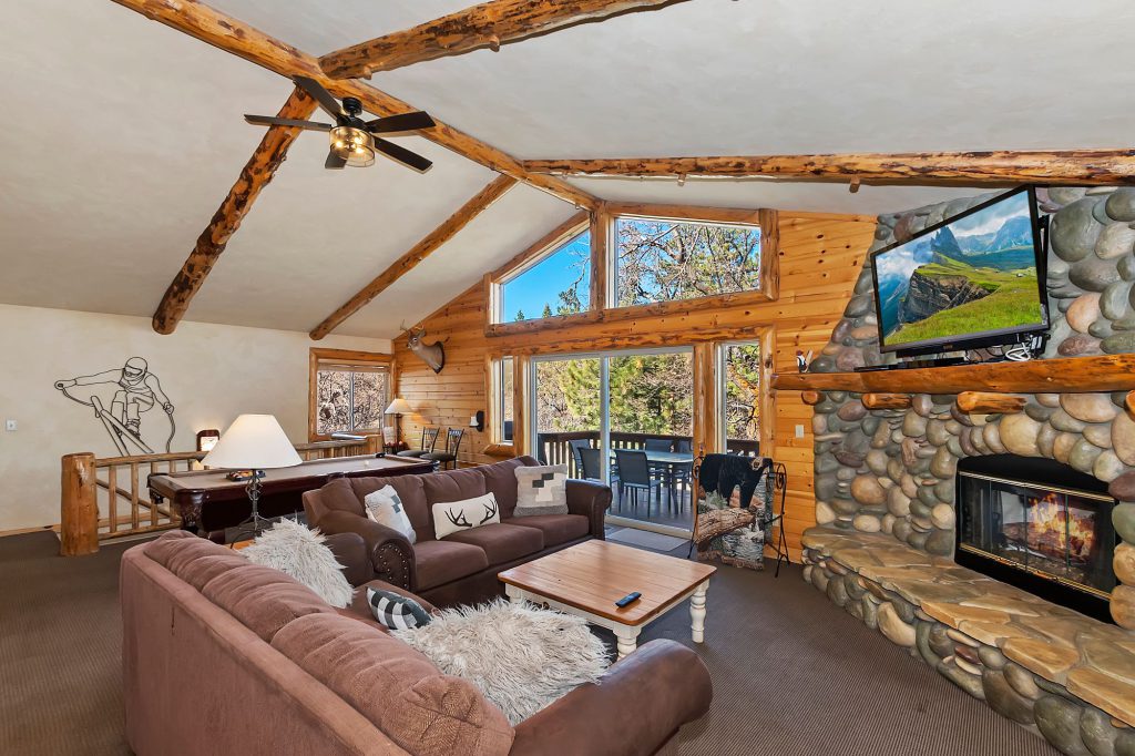 Bear Butte Lodge Living room