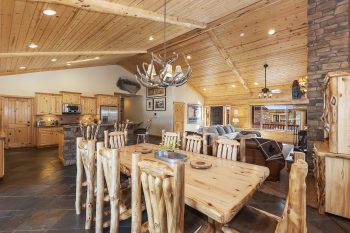 Bearadise Lodge - Dinning Room 