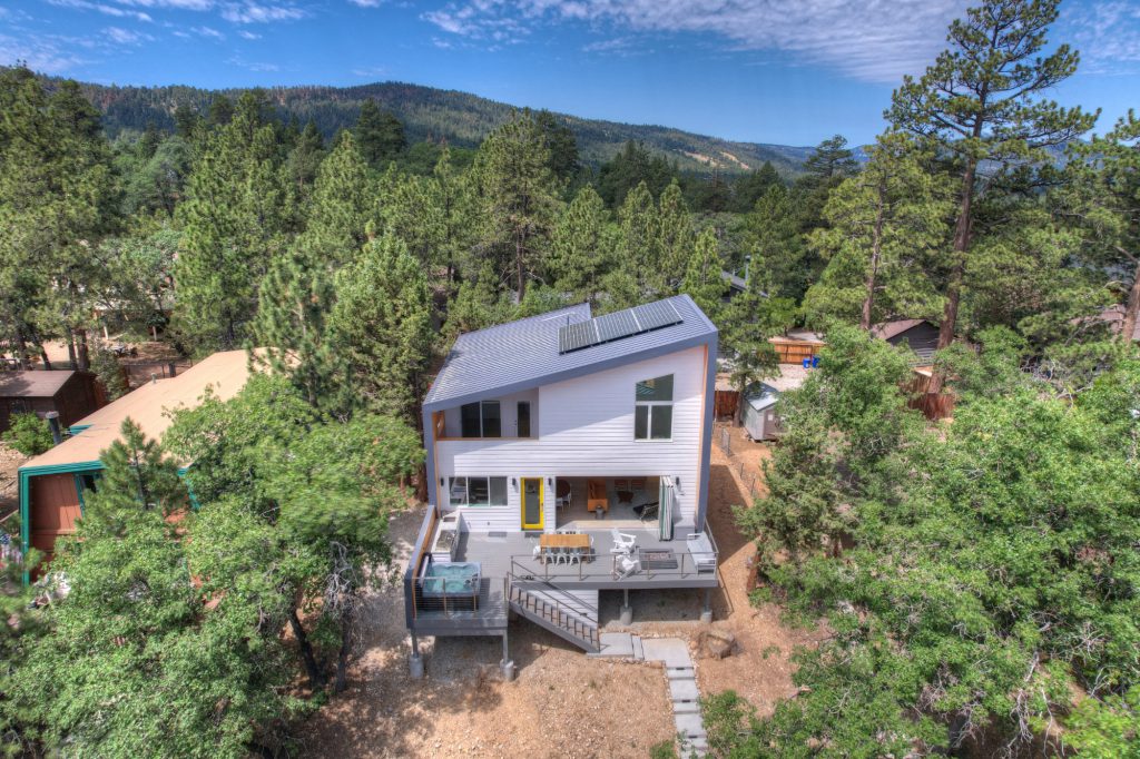 Luxury stay at Capanna 693, one of Destination Big Bear’s premium mountain cabins.