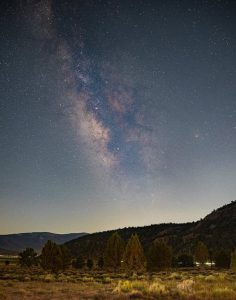 Image of the stars at night over the mountains in Big Bear California