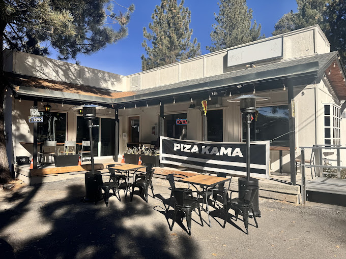 outdoor patio seating area at Piza Kama restaurant in Big Bear Lake