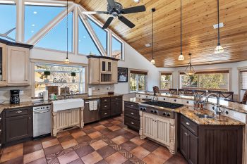 Tranquility Lodge - Kitchen