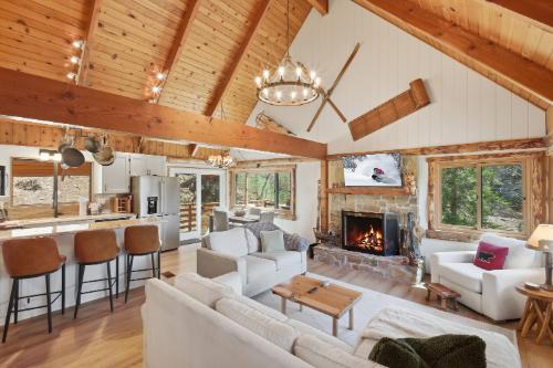 Big Bear Cabin - BearPinesRetreat - 0002