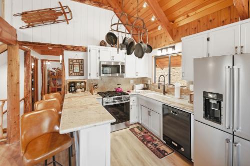Big Bear Cabin - BearPinesRetreat - 0004