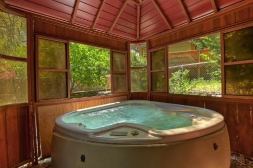 Big Bear Cabin - BearSkiRetreat - 0003