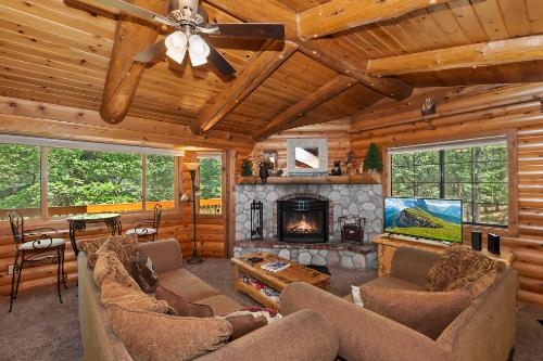 BigBearCabin-BearlyHome-0