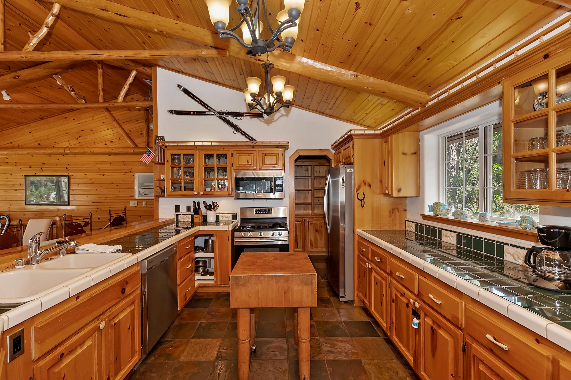 Big Bear Cabin - Cali Bear Lakefront  - 16