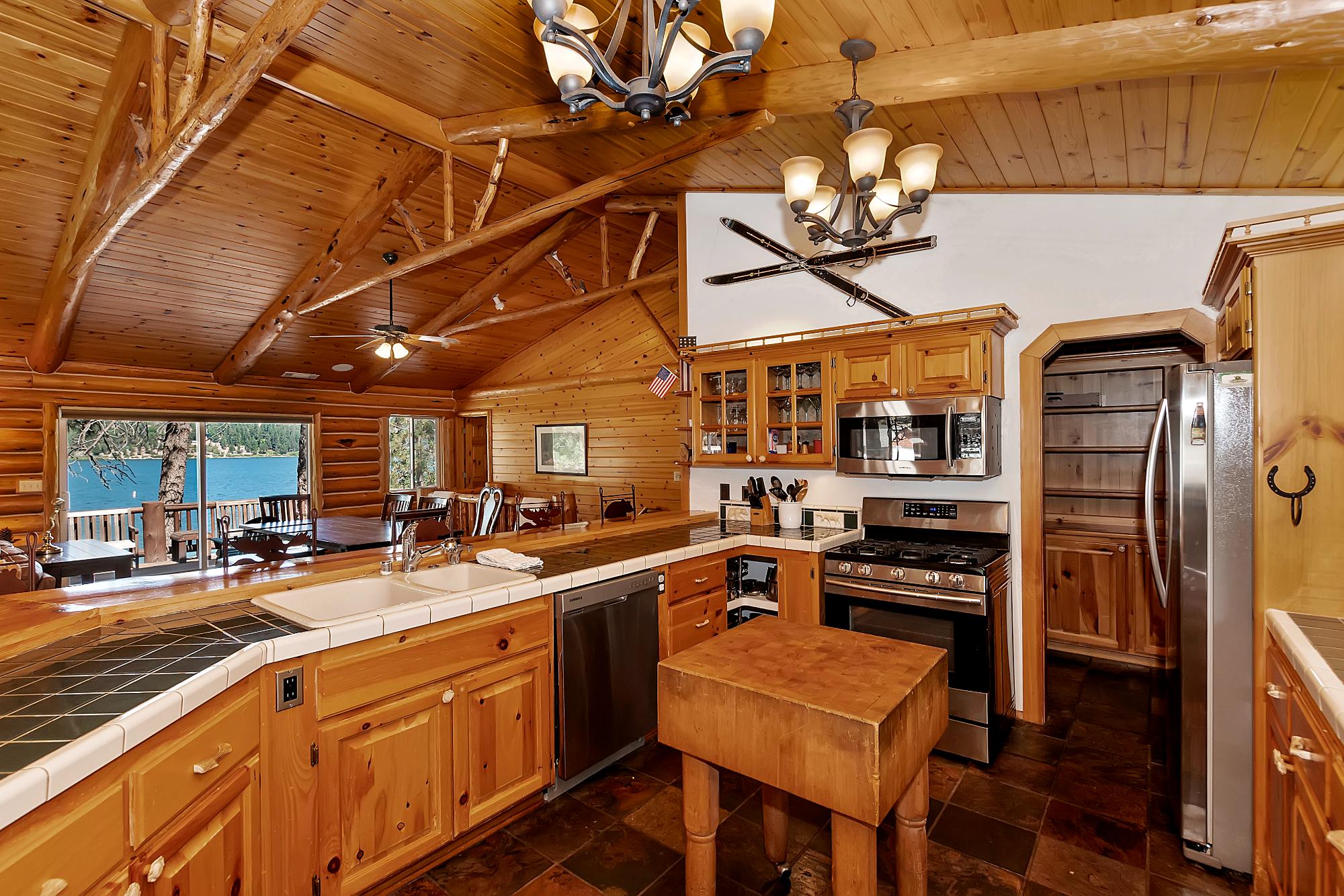 Big Bear Cabin - Cali Bear Lakefront  - 17