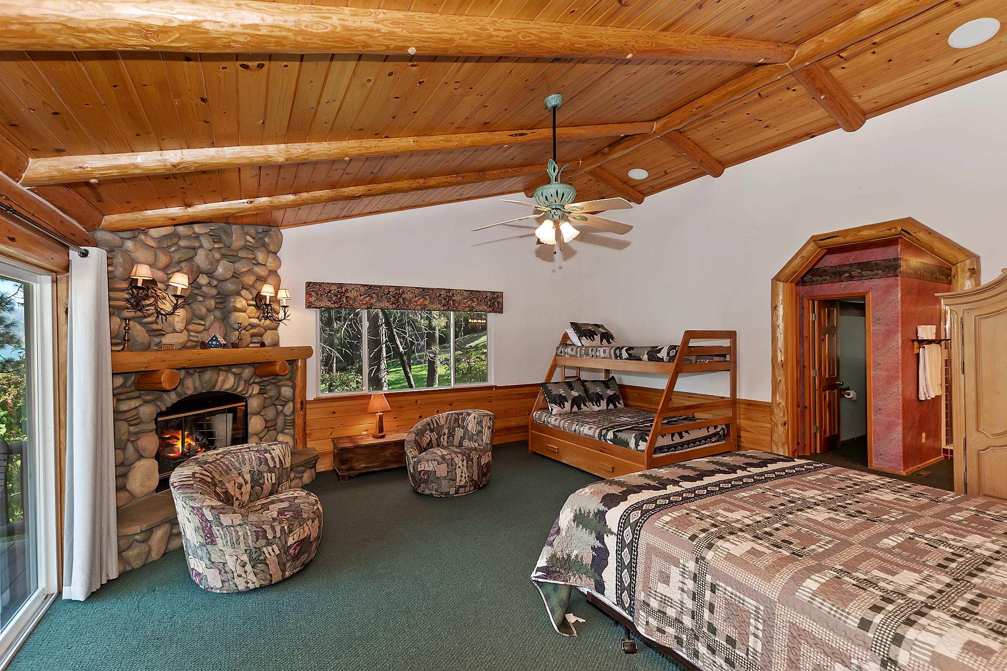 Big Bear Cabin - Cali Bear Lakefront  - 22