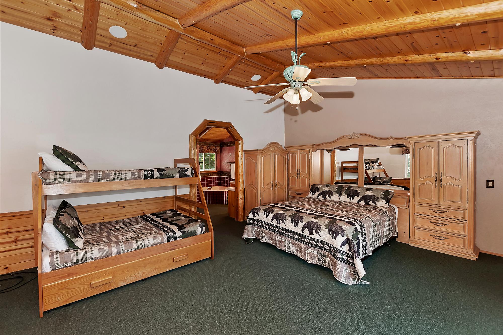 Big Bear Cabin - Cali Bear Lakefront  - 23