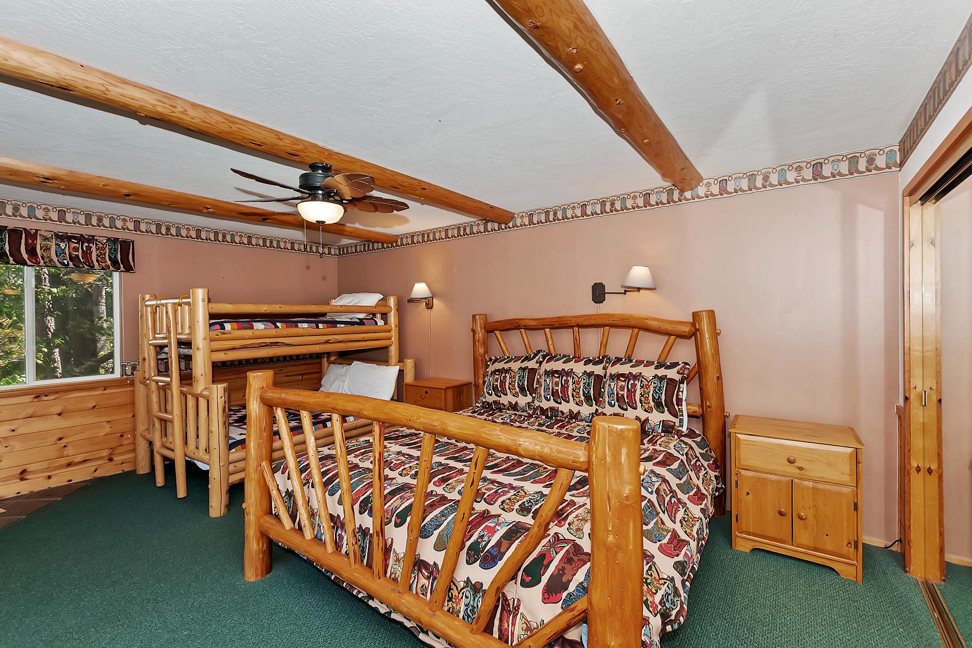 Big Bear Cabin - Cali Bear Lakefront  - 32