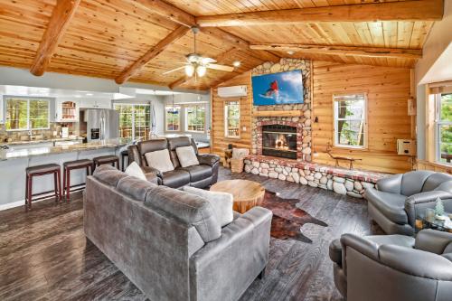Big Bear Cabin - CasaLuna - 0002
