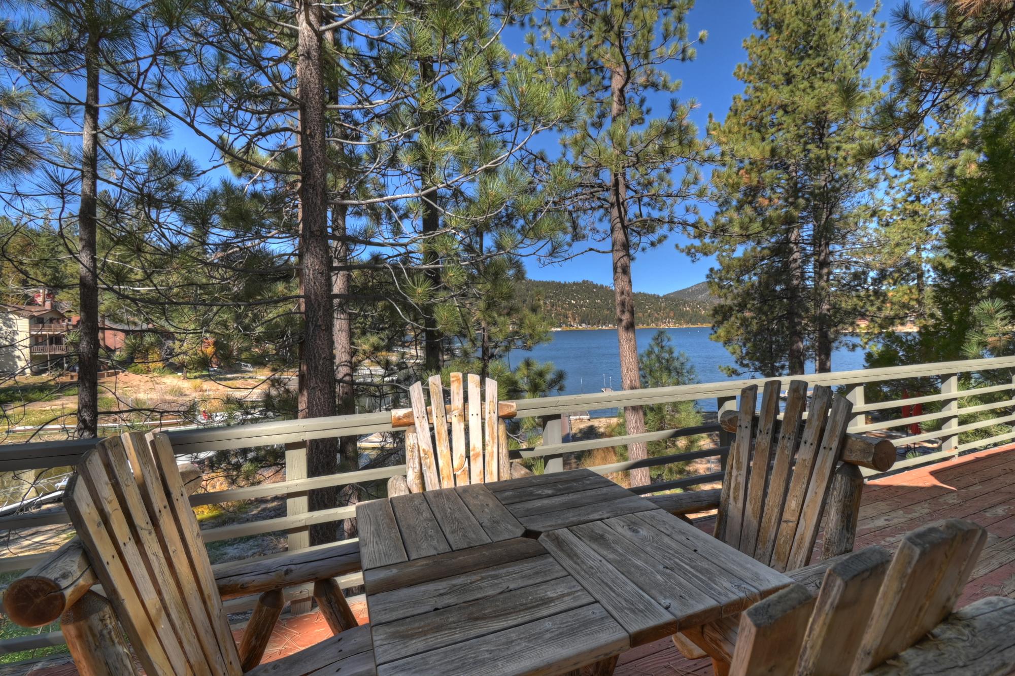 Big Bear Cabin - Cozy Lakefront - 26