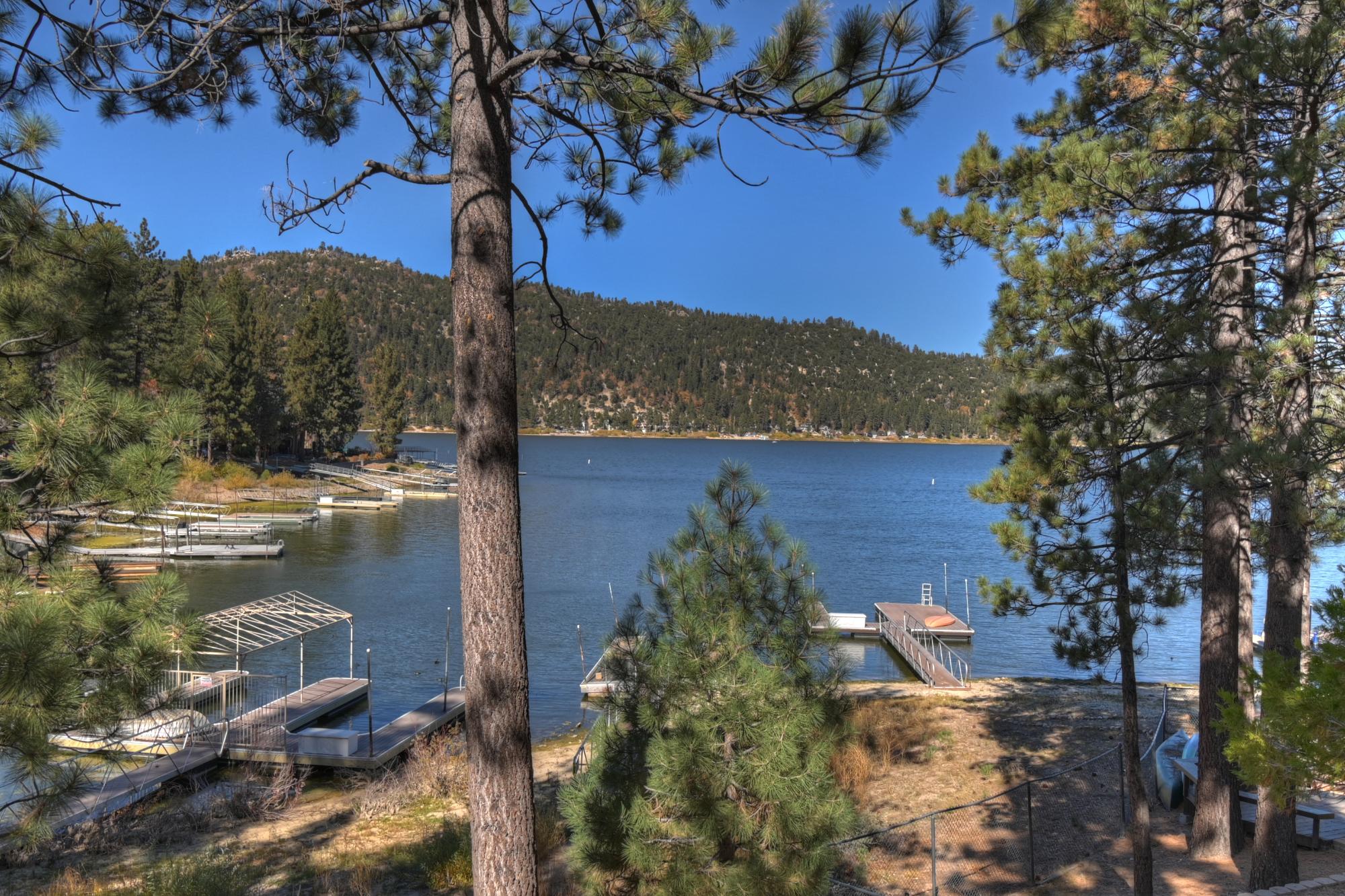 Big Bear Cabin - Cozy Lakefront - 29