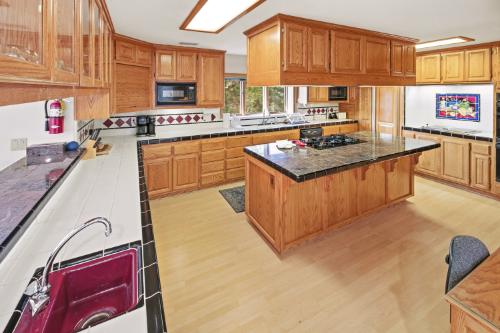 Big Bear Cabin - Edgar'sHideaway - 0004