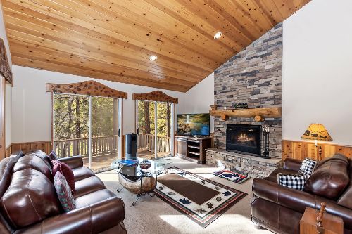 BigBearCabin-FallingLeaves-0