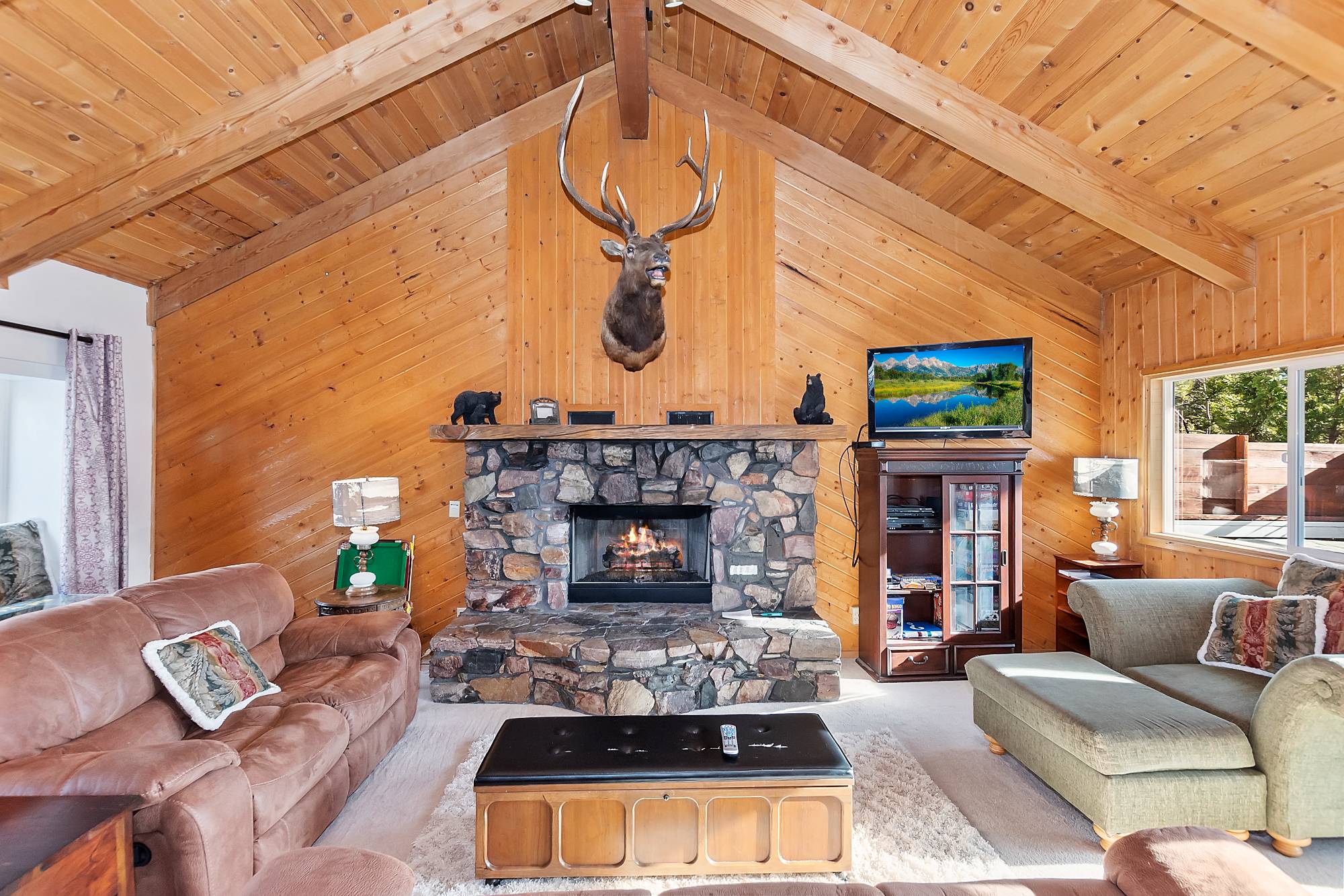 Big Bear Cabin - Gentle Grizzly Getaway - 1