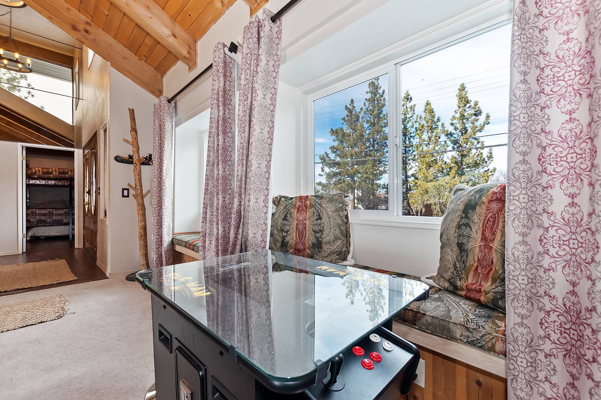 Big Bear Cabin - Gentle Grizzly Getaway - 8