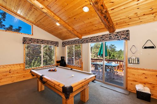Big Bear Cabin - HomeAwayFromHome - 0002