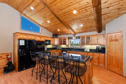 Big Bear Cabin - HomeAwayFromHome - 0004