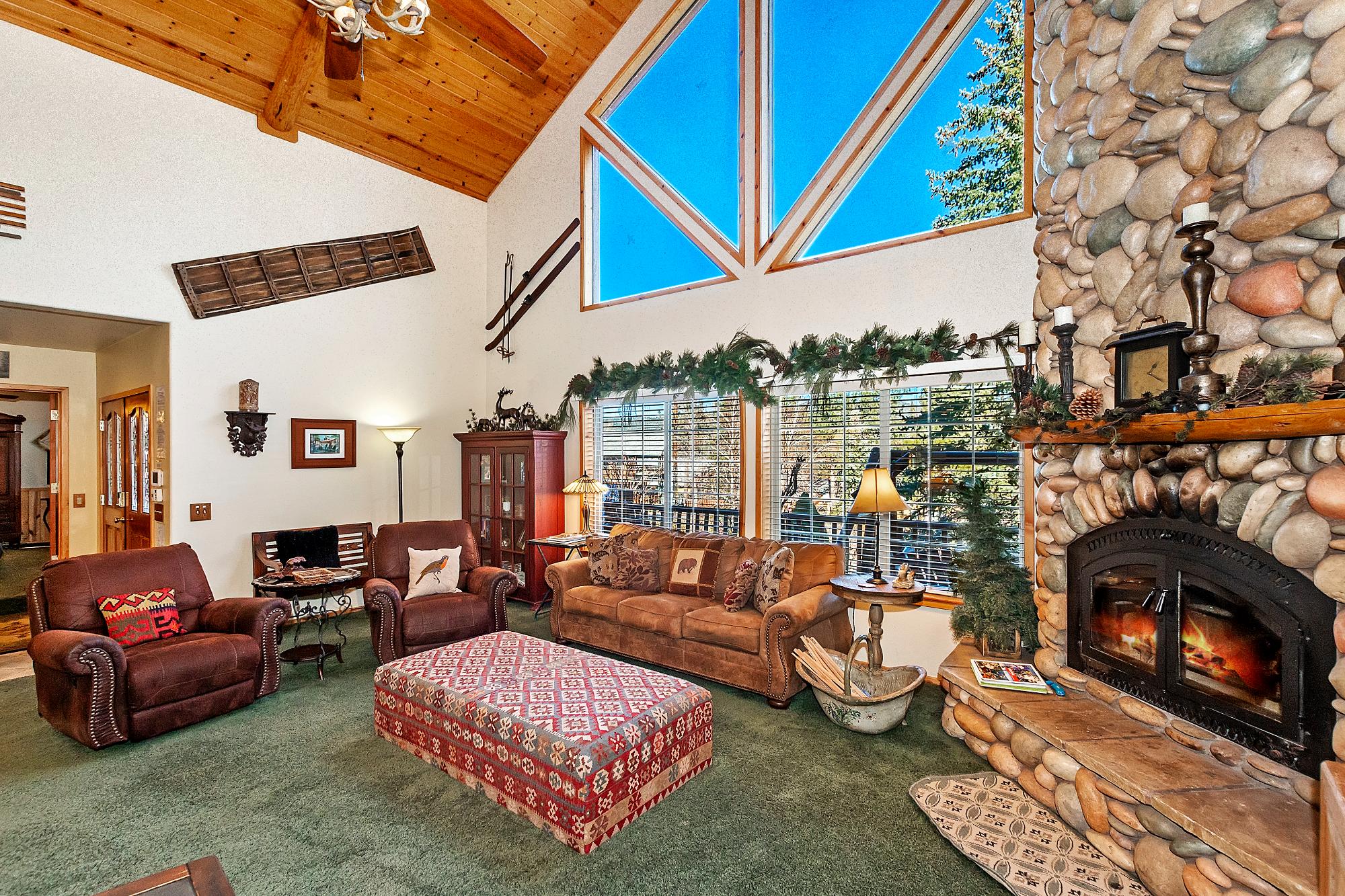 Big Bear Cabin - Lakeview Escape - 10