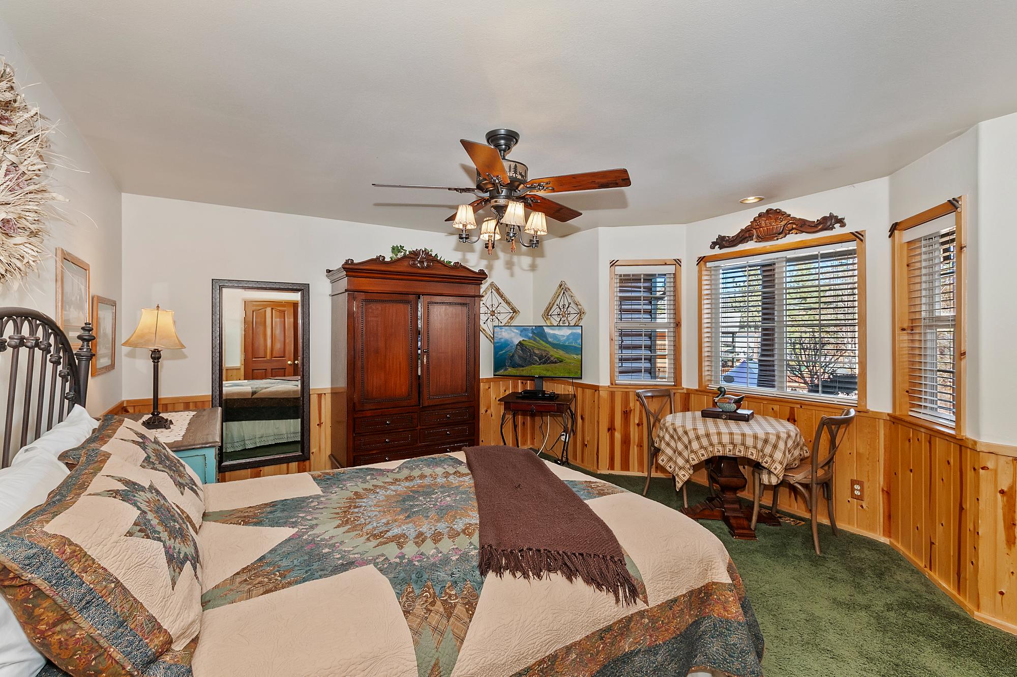 Big Bear Cabin - Lakeview Escape - 25