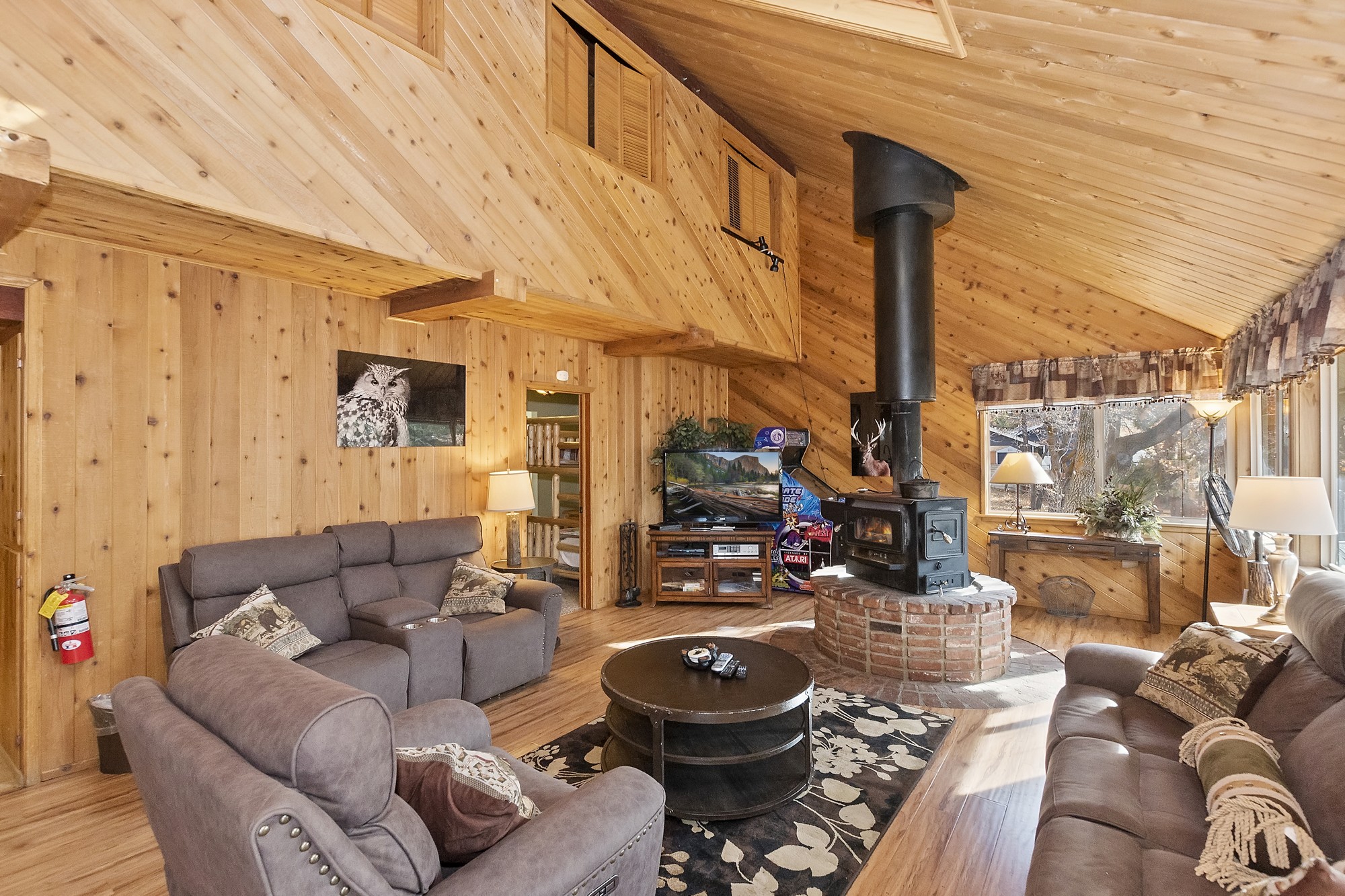 lassen bear lodge 1382 lassen court big bear lake 92315