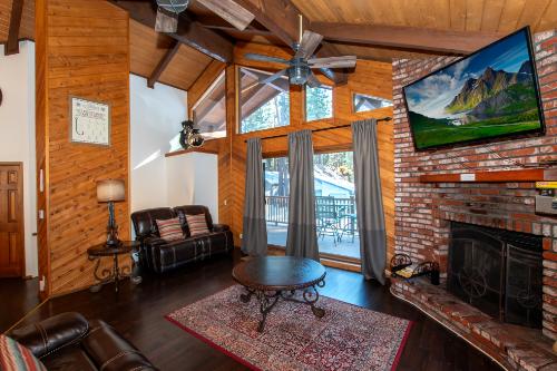 Big Bear Cabin - LogCabinLodge - 0002