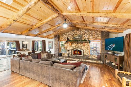 Big Bear Cabin - LoneWolfLodge - 0002