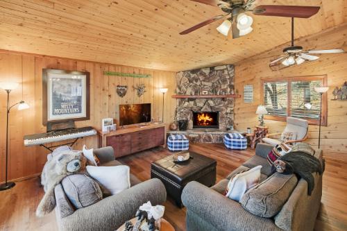 Big Bear Cabin - MiddleEarthInn - 0002