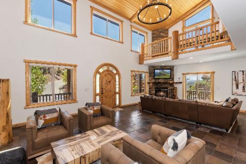 Big Bear Cabin - MountainChic - 0001