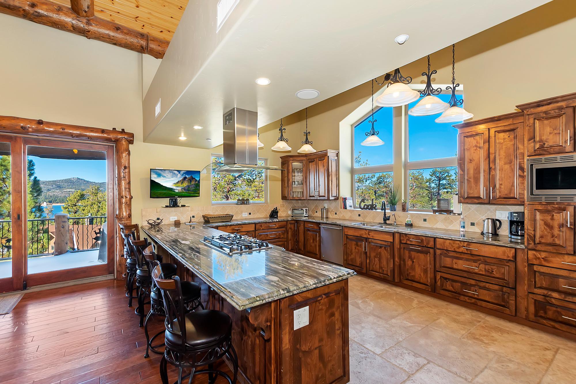 Big Bear Cabin - Mountain Masterpiece - 19