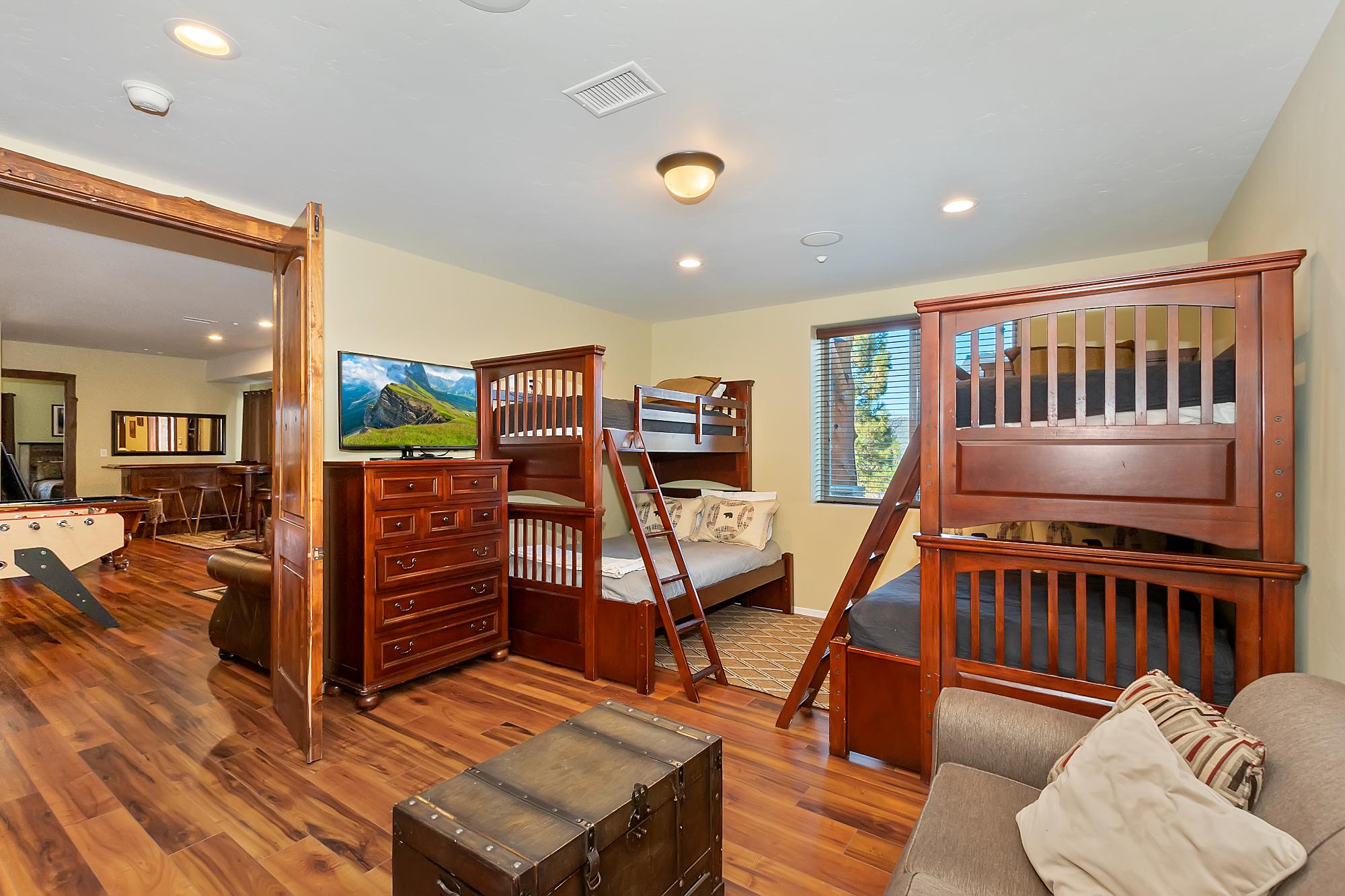 Big Bear Cabin - Mountain Masterpiece - 41