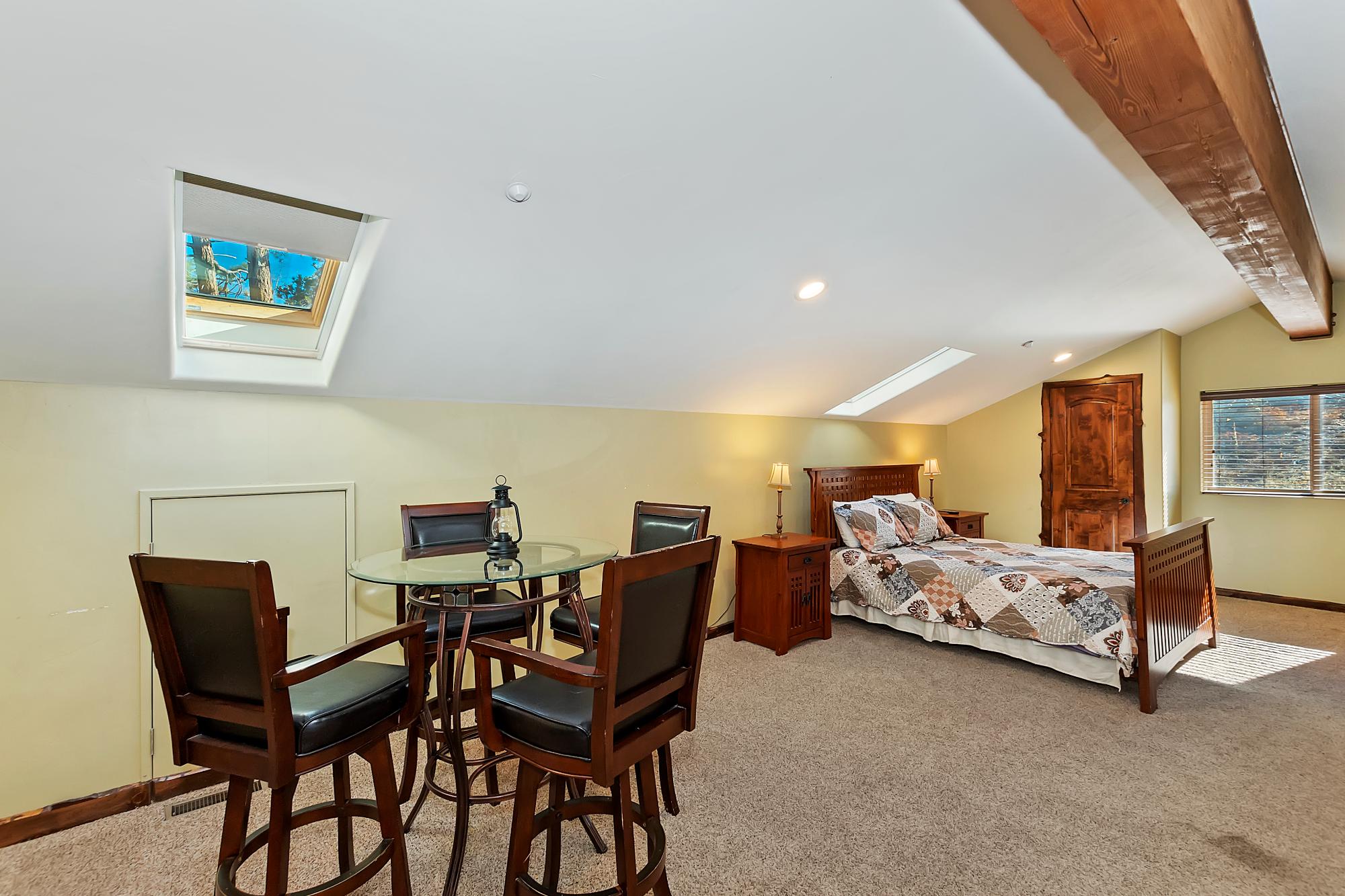 Big Bear Cabin - Mountain Masterpiece - 70