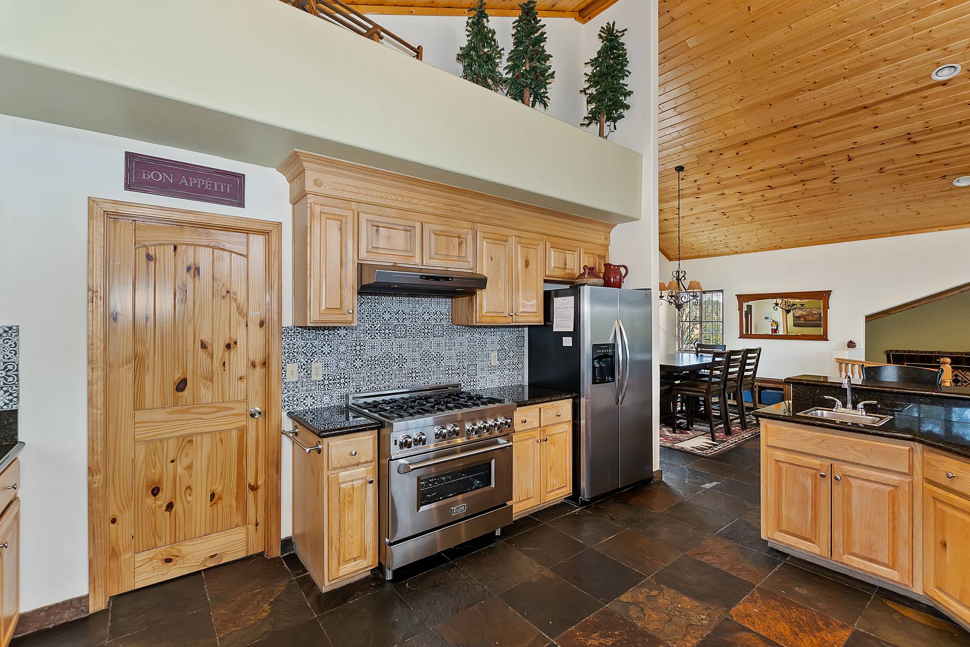 Big Bear Cabin - Sky View Lodge - 12