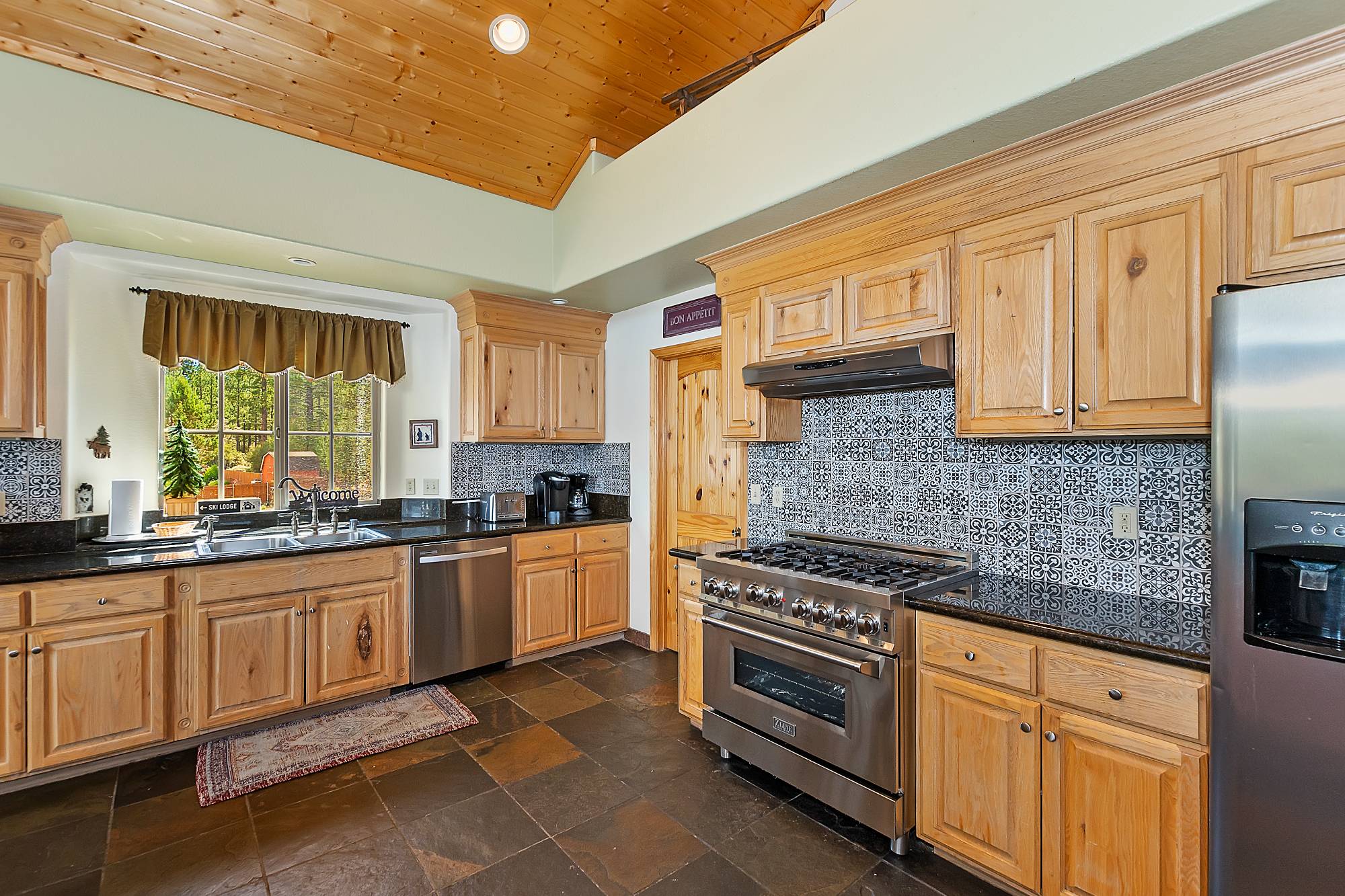 Big Bear Cabin - Sky View Lodge - 14