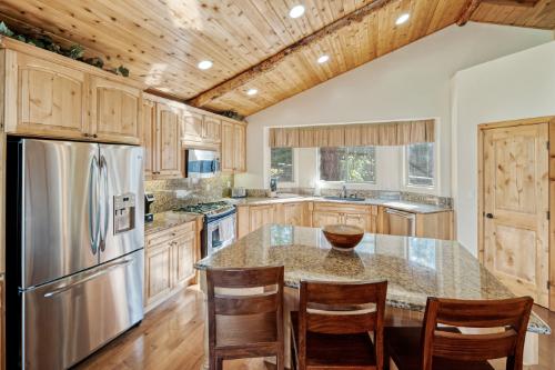 Big Bear Cabin - SnowlineonShasta - 0004