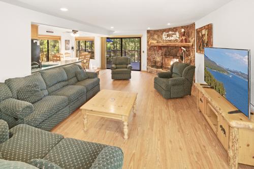 Big Bear Cabin - TheBearonMockingbird - 0002