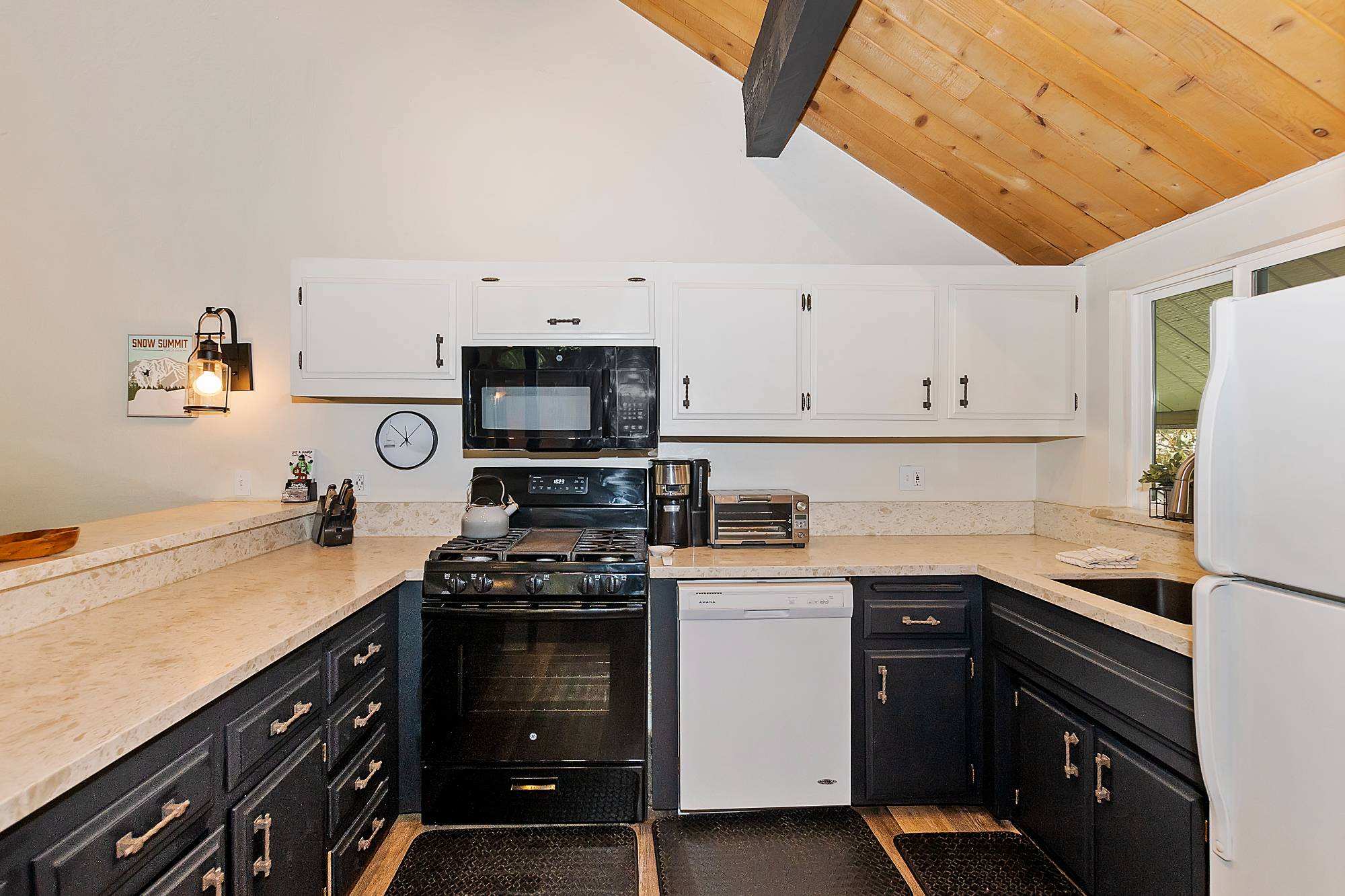 Big Bear Cabin - The Goggle Tan Condo - 2